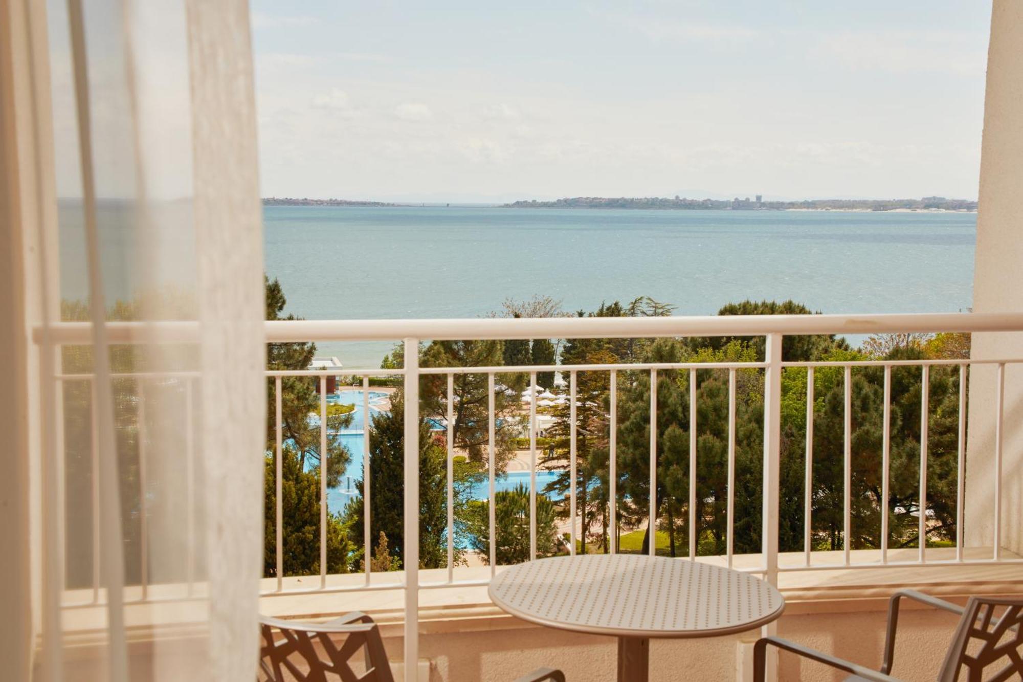 Dreams Sunny Beach Resort And Spa Exterior foto View from a hotel room
