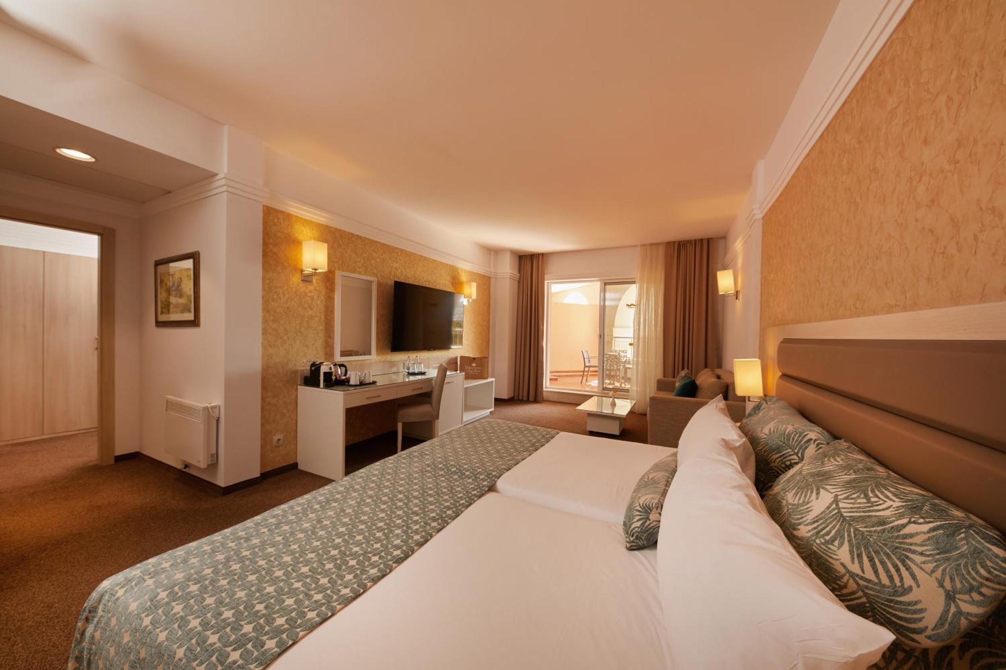 Dreams Sunny Beach Resort And Spa Habitación foto A room at the hotel