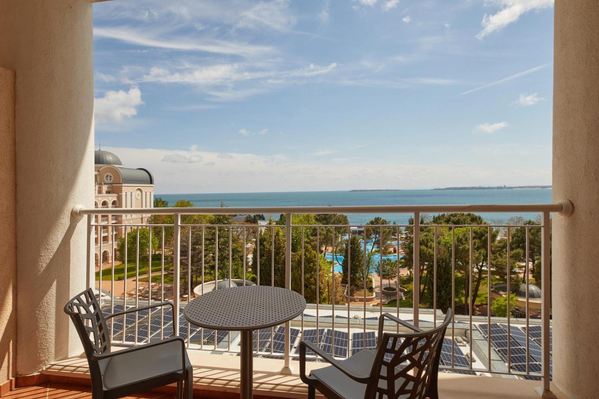 Dreams Sunny Beach Resort And Spa Habitación foto Balcony of a hotel room