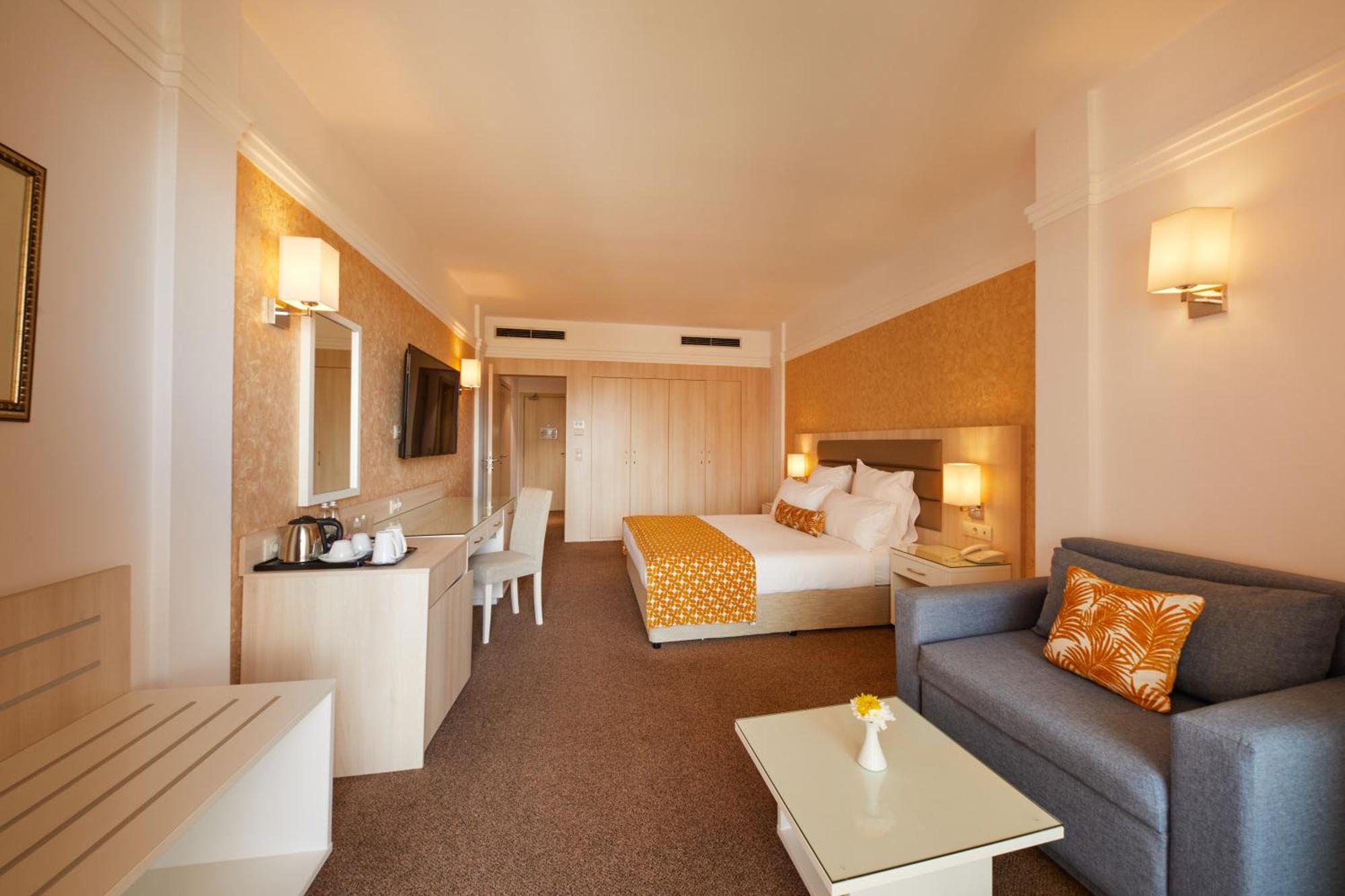 Dreams Sunny Beach Resort And Spa Habitación foto A room at the hotel