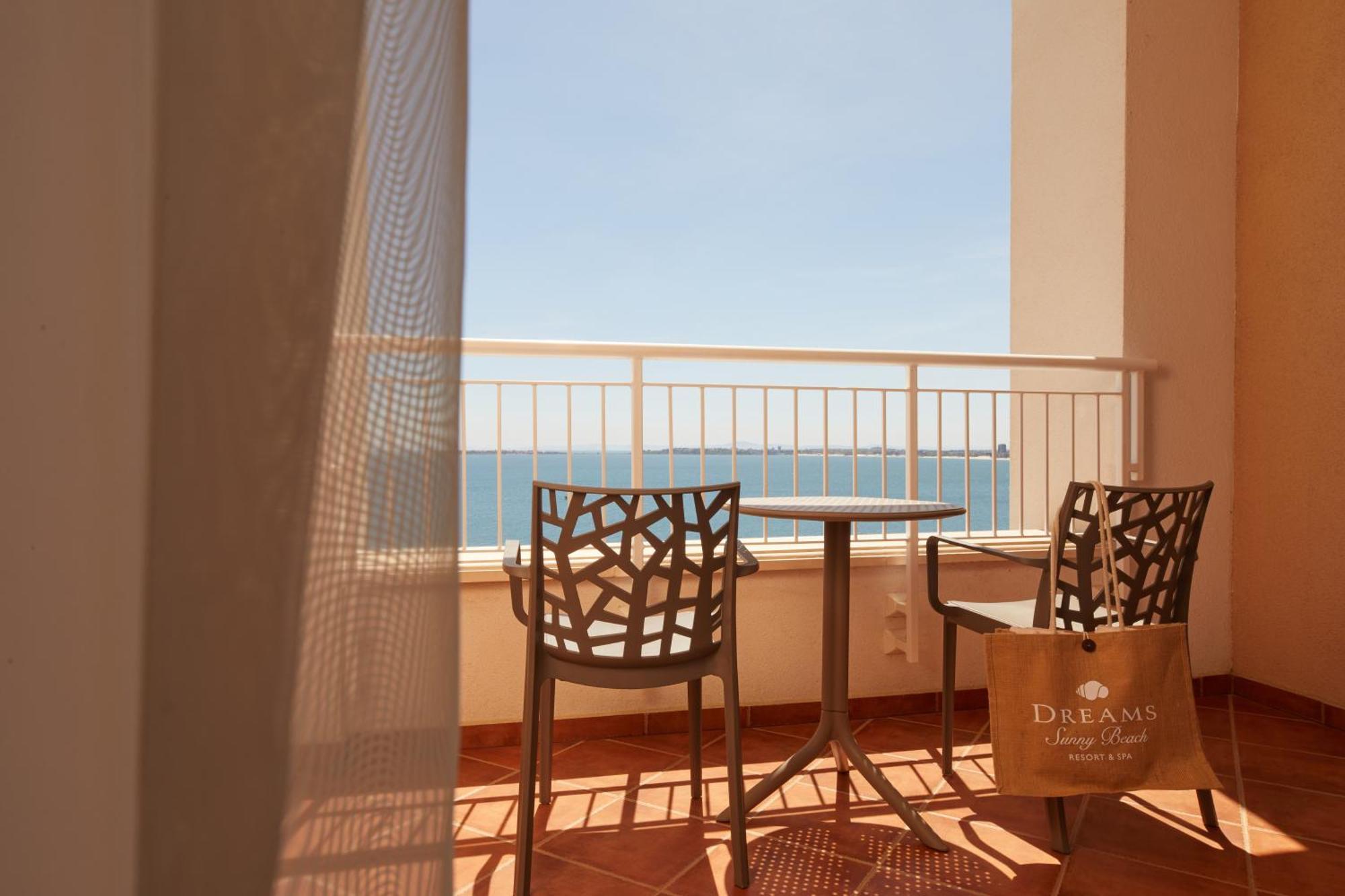 Dreams Sunny Beach Resort And Spa Habitación foto Balcony of a guest room