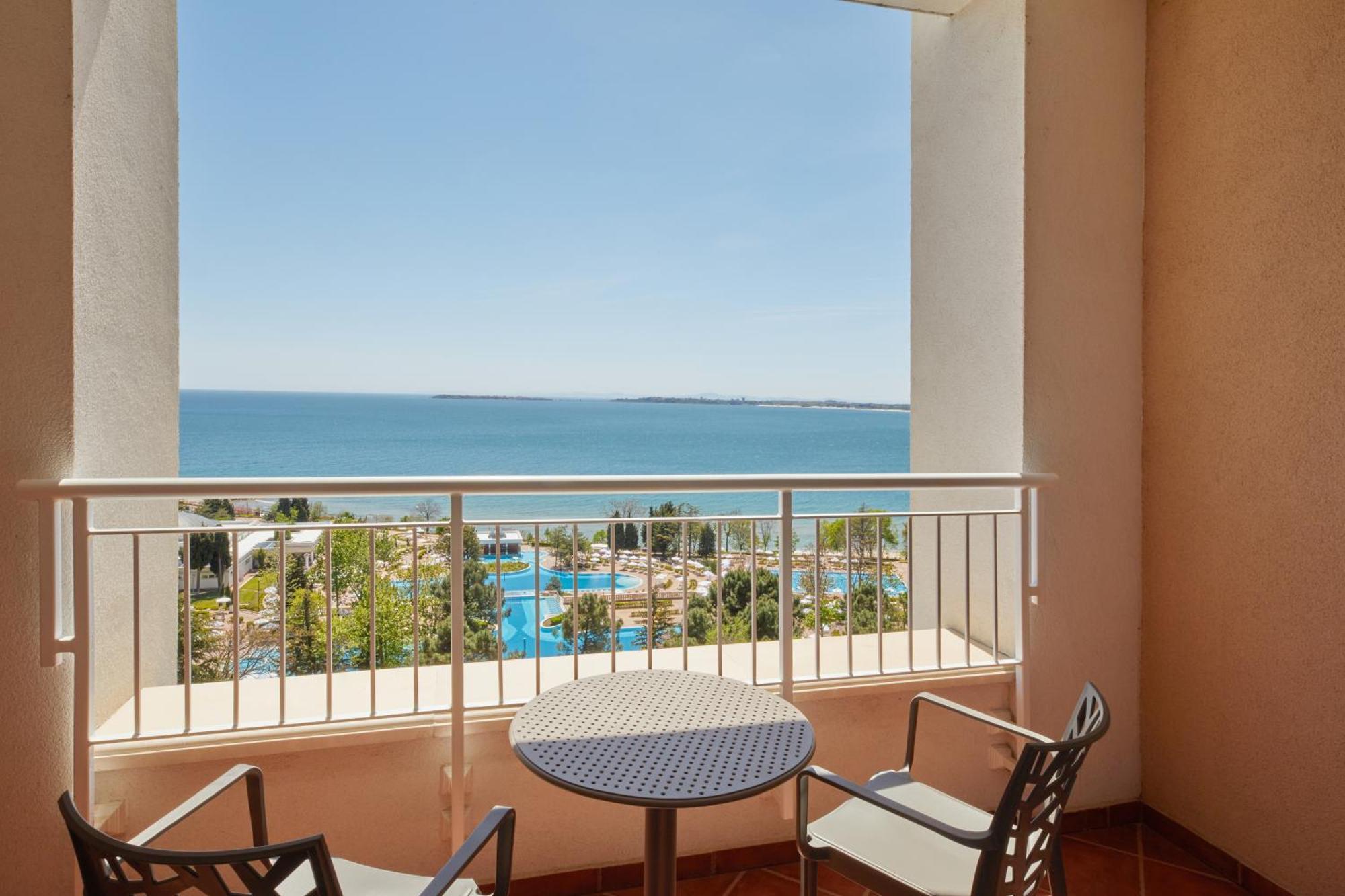 Dreams Sunny Beach Resort And Spa Exterior foto Balcony of a hotel room