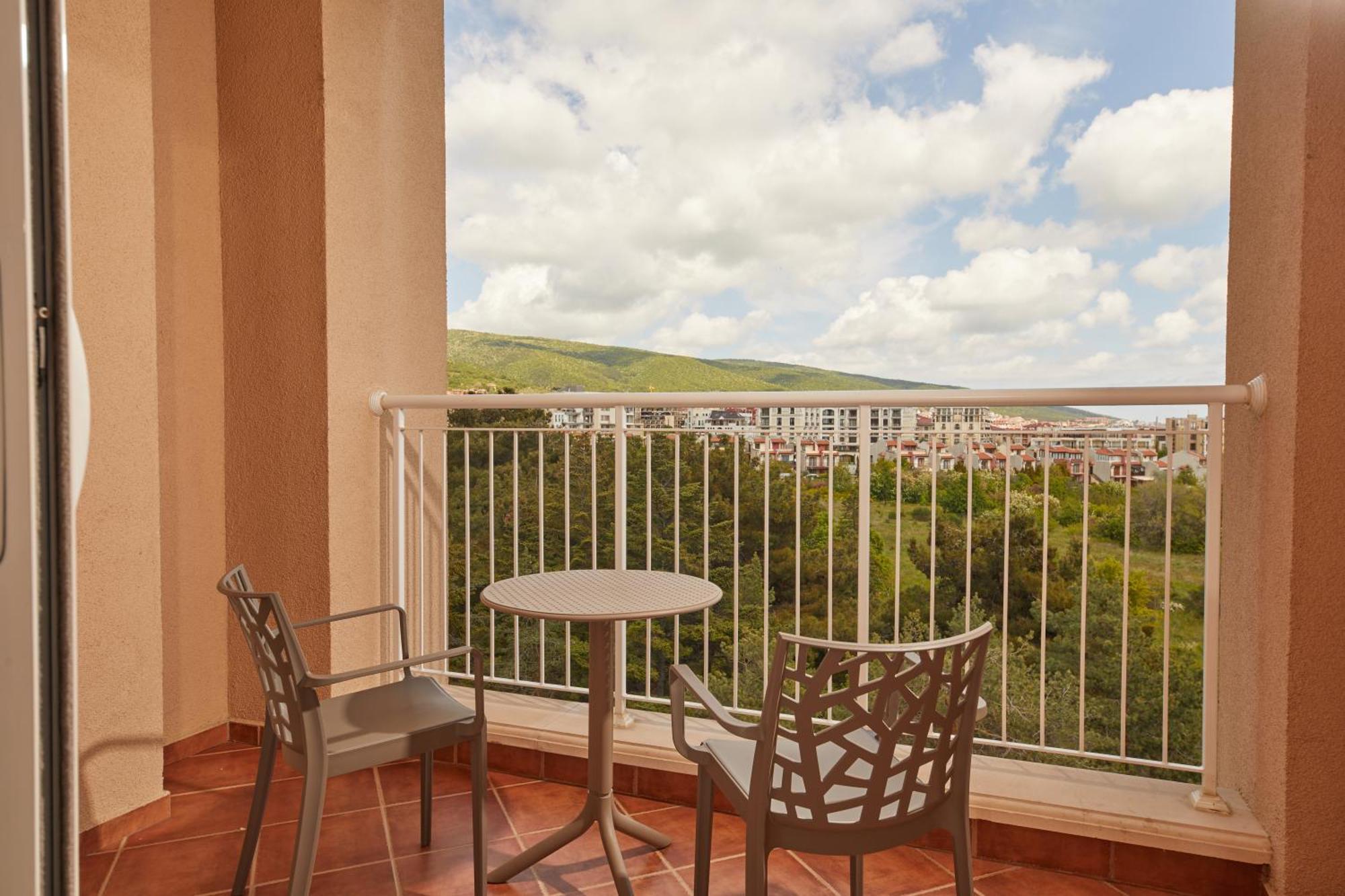 Dreams Sunny Beach Resort And Spa Habitación foto A balcony