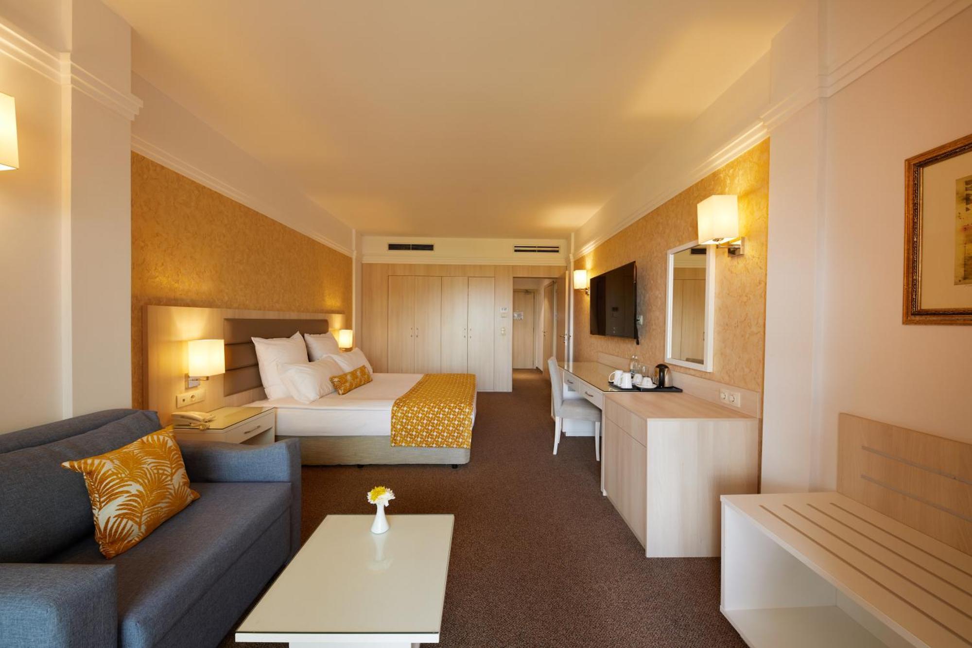 Dreams Sunny Beach Resort And Spa Habitación foto A room at the hotel