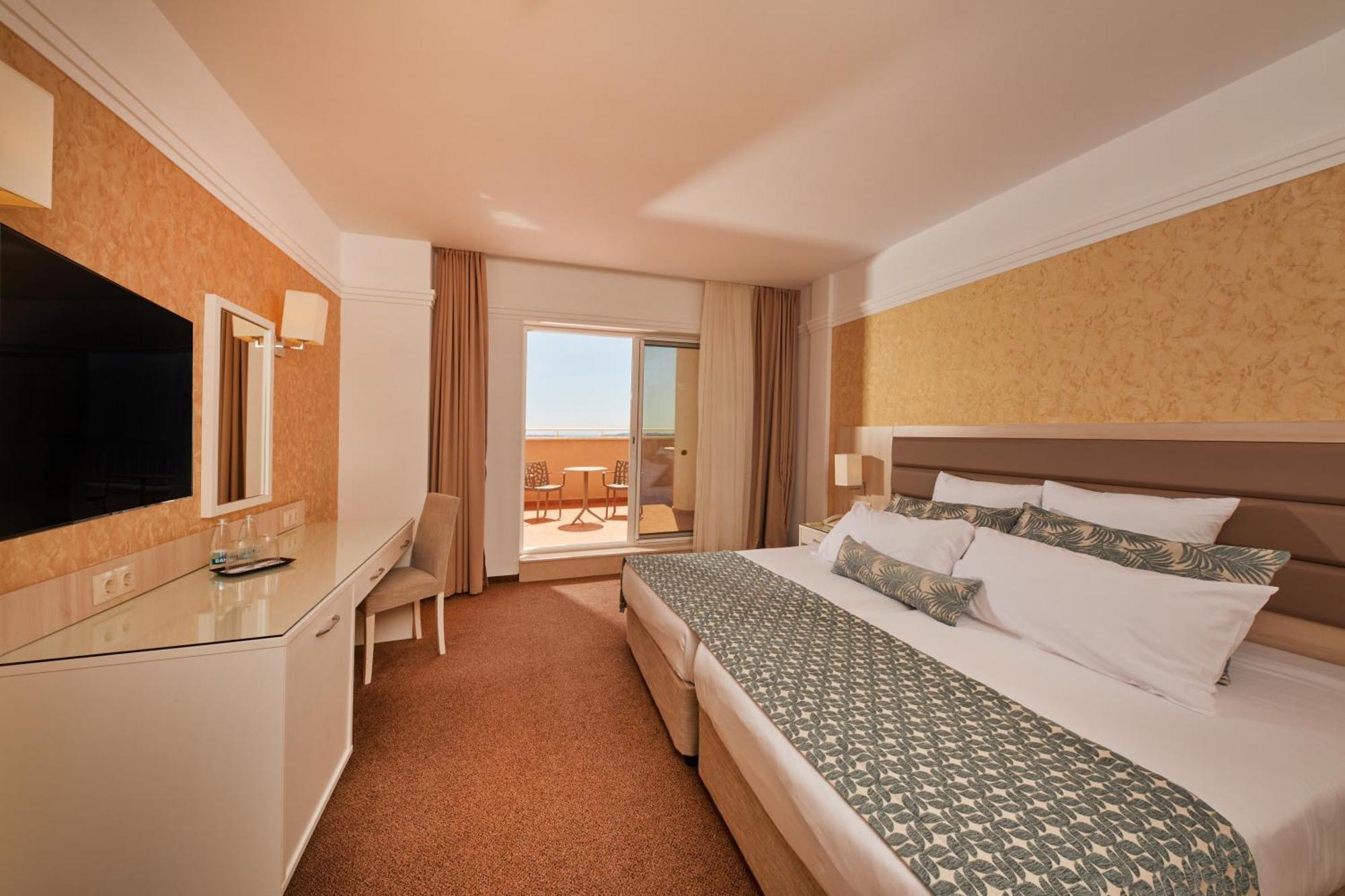 Dreams Sunny Beach Resort And Spa Habitación foto A room at the hotel