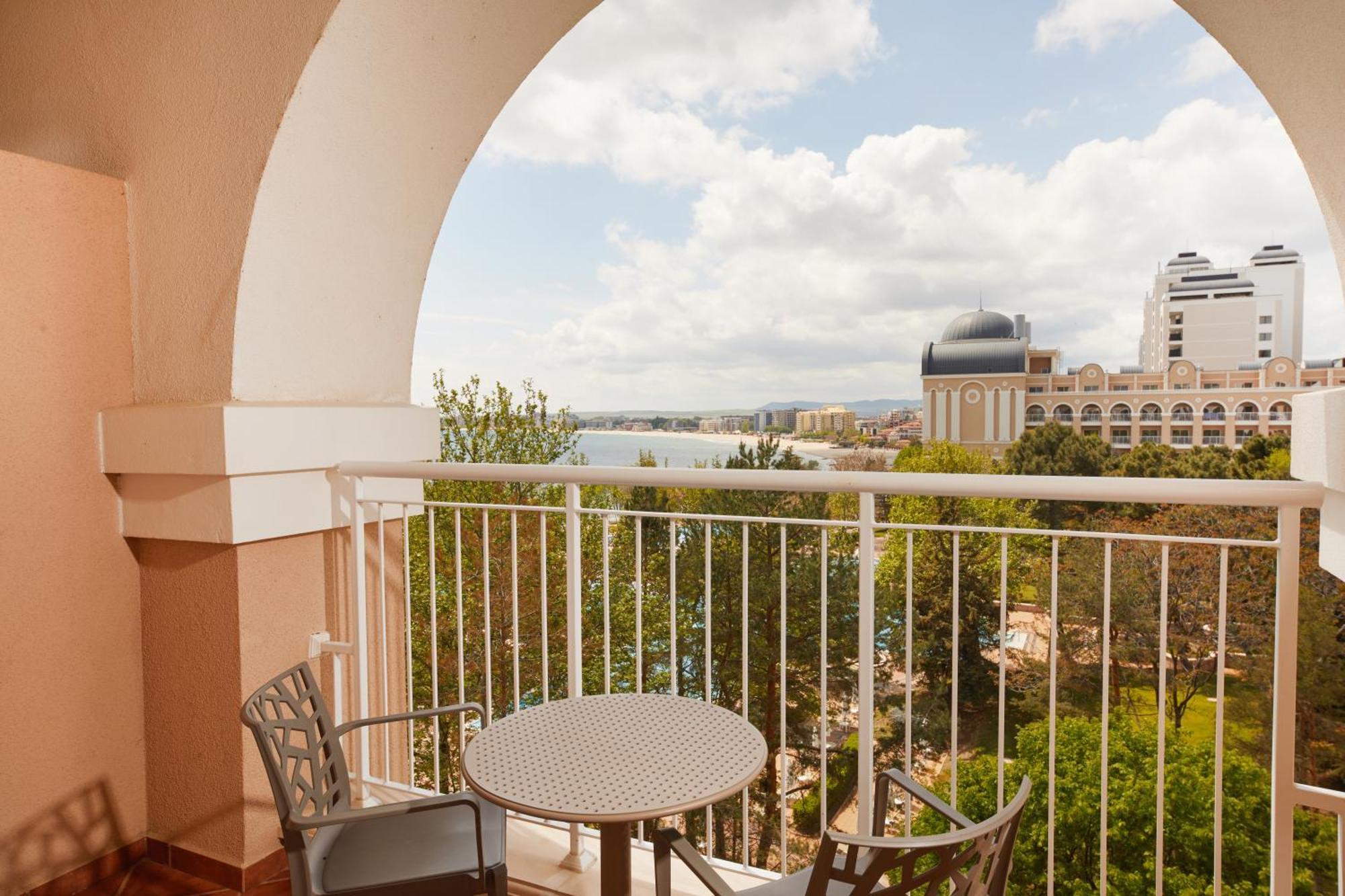 Dreams Sunny Beach Resort And Spa Habitación foto Balcony view of the San Diego skyline