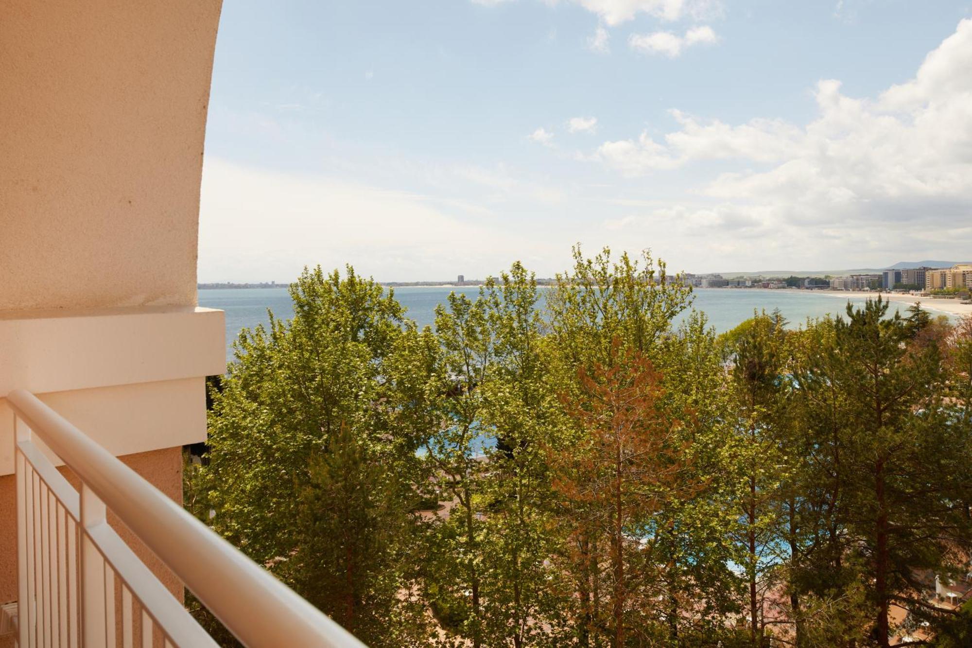 Dreams Sunny Beach Resort And Spa Habitación foto View of the bay from a hotel