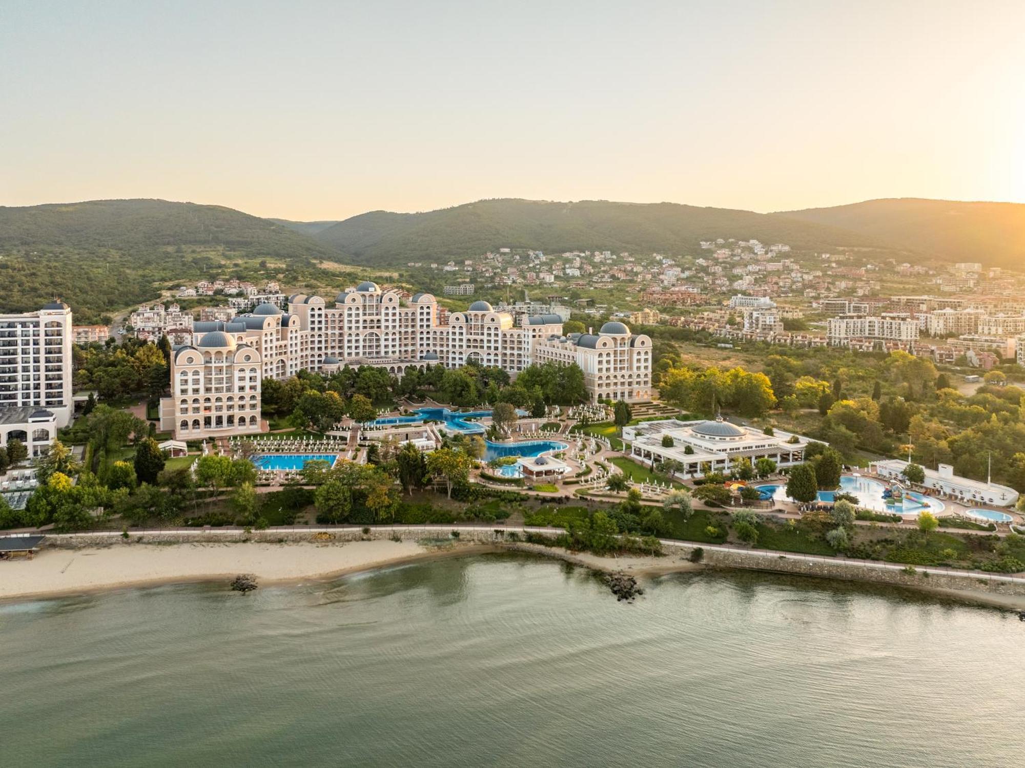 Dreams Sunny Beach Resort And Spa Exterior foto The complex