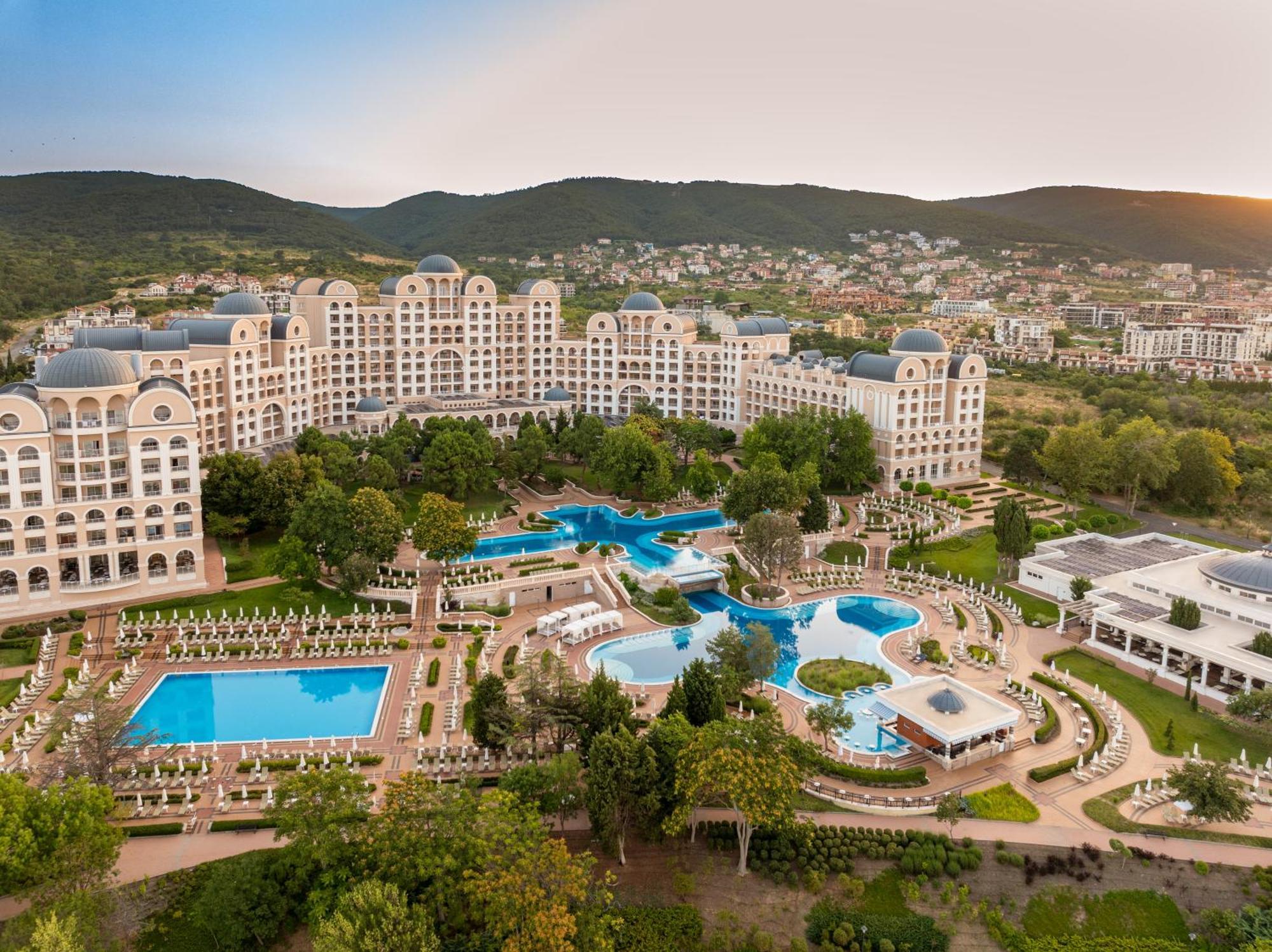 Dreams Sunny Beach Resort And Spa Exterior foto The complex