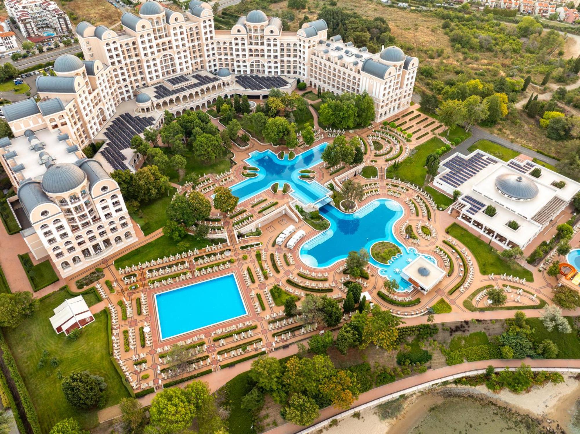 Dreams Sunny Beach Resort And Spa Exterior foto The hotel from the air