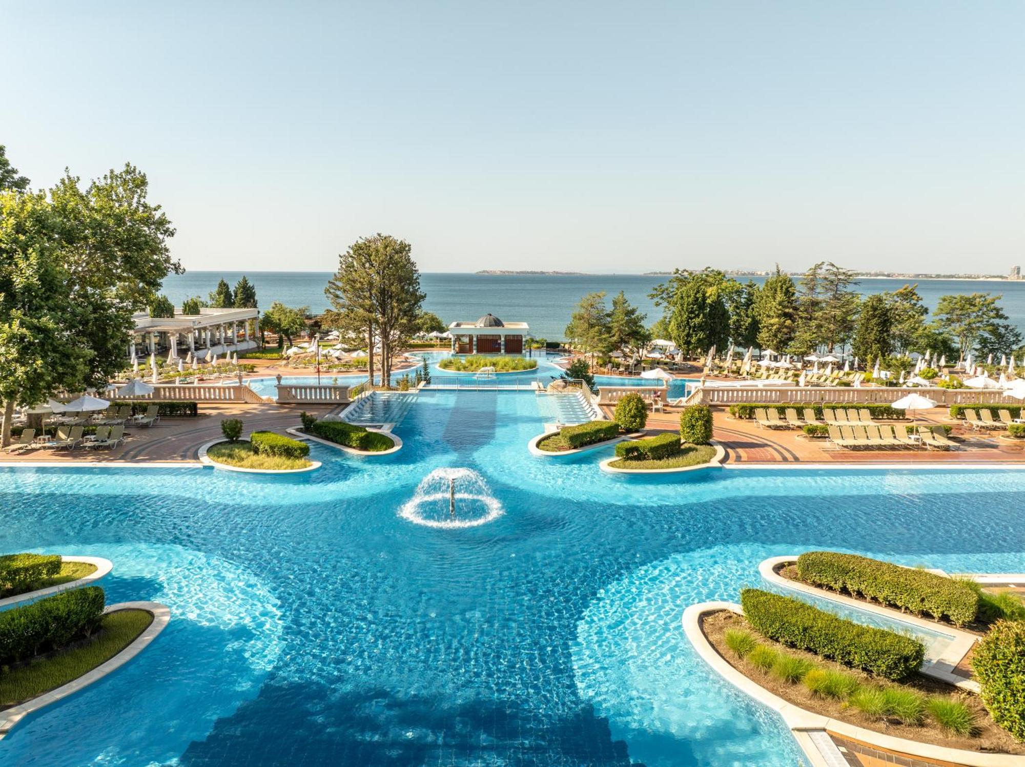 Dreams Sunny Beach Resort And Spa Exterior foto The swimming pool at the hotel