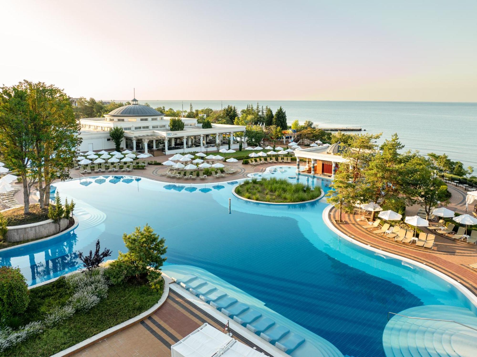 Dreams Sunny Beach Resort And Spa Exterior foto The resort's main pool